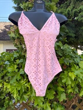 NWT JCREW laser eyelet LINED petal adjustable straps CURVED & flattering